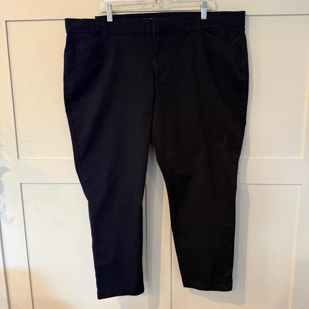 GAP Slim City Khaki Slim Leg Cropped Pants - Black - 20
